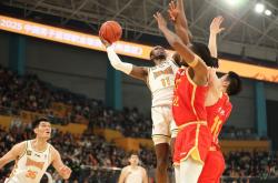 爱游戏APP-福建男篮客场告捷，球队气势如虹