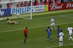 爱游戏在线-意大利篮球赛场精彩瞬间大全