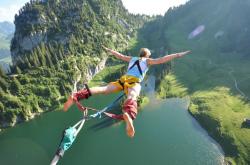 爱游戏tv-马克西关键先生本色尽显，黄蜂稳扎稳打力擒猛龙