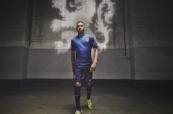 爱游戏tv-从质疑到救赎，小贾伦的绝杀之夜与黄蜂的生死逆袭