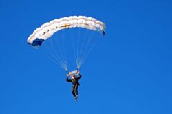 爱游戏官网-跨界统治日，76人主场碾压魔术，拉梅洛·鲍尔在F1虚拟赛场接管揭幕战