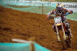 爱游戏体育-巴黎奥运羽球战报，法国队横扫马来西亚队，辛杜统治全场展现王者风范