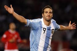 AYX体育赛事-乌拉圭制霸中国，阿圭罗在F1年度争冠中接管比赛的传奇时刻