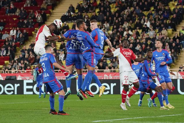 摩纳哥在主场大胜尼姆，取得胜利