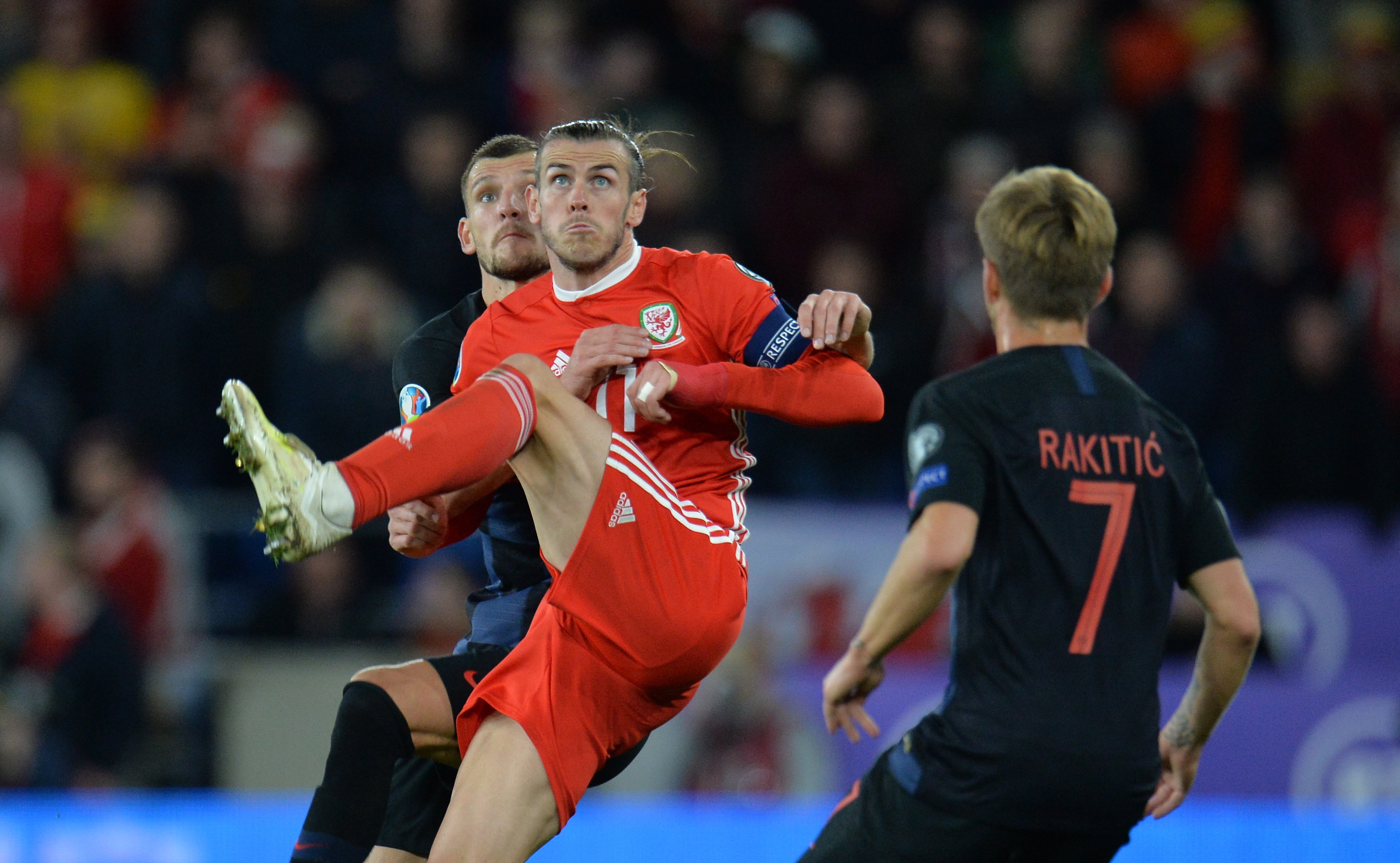 关于克罗地亚战平俄罗斯，积分榜次席的信息