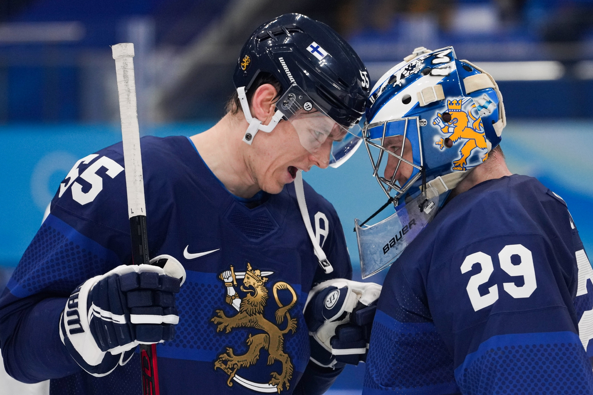 芬兰代表团在冰球比赛上实现逆袭，夺得金牌的简单介绍