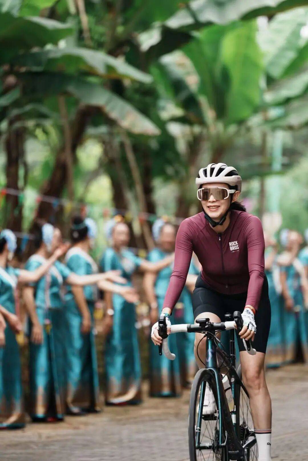 自行车选手风驰电掣夺得金牌的简单介绍 自行车选手风驰电掣夺得金牌的简单介绍