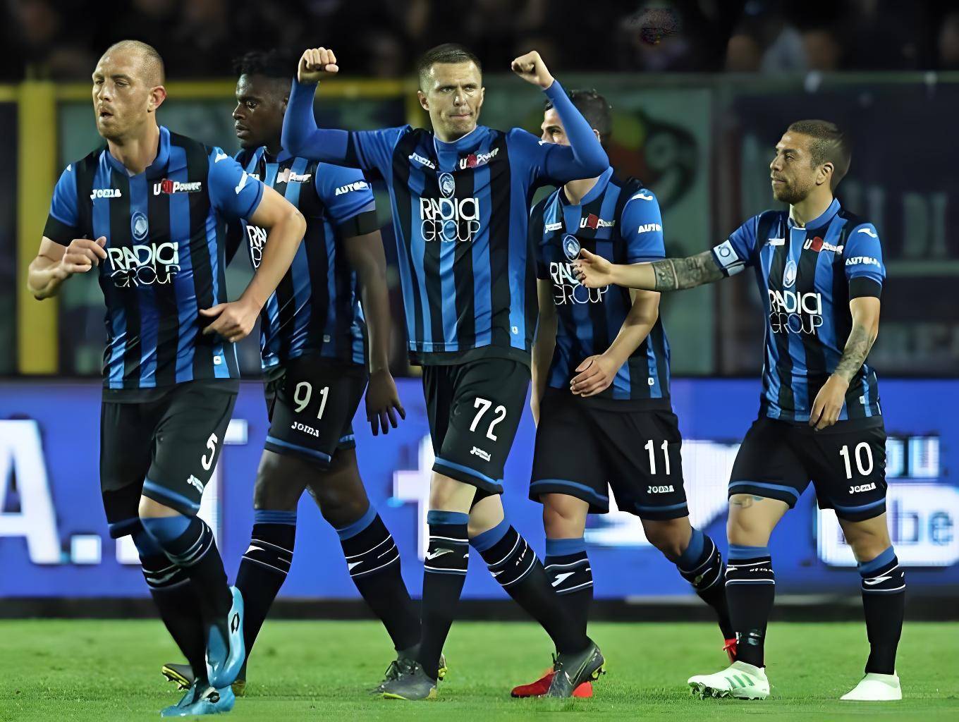 在对阵AC米兰的比赛中，佛罗伦萨夺得胜利