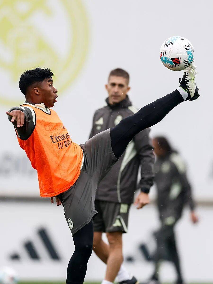 瓦伦西亚后卫表现抢眼,备战国际比赛 瓦伦西亚后卫表现抢眼,备战国际比赛