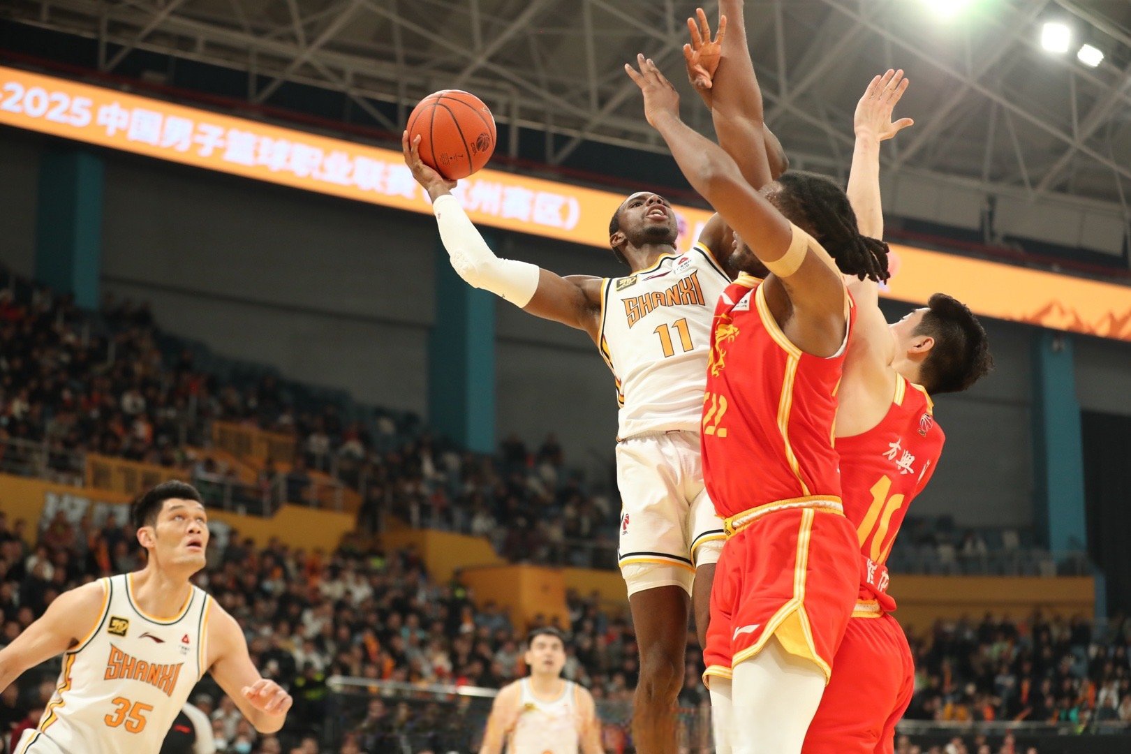 福建男篮客场告捷，球队气势如虹