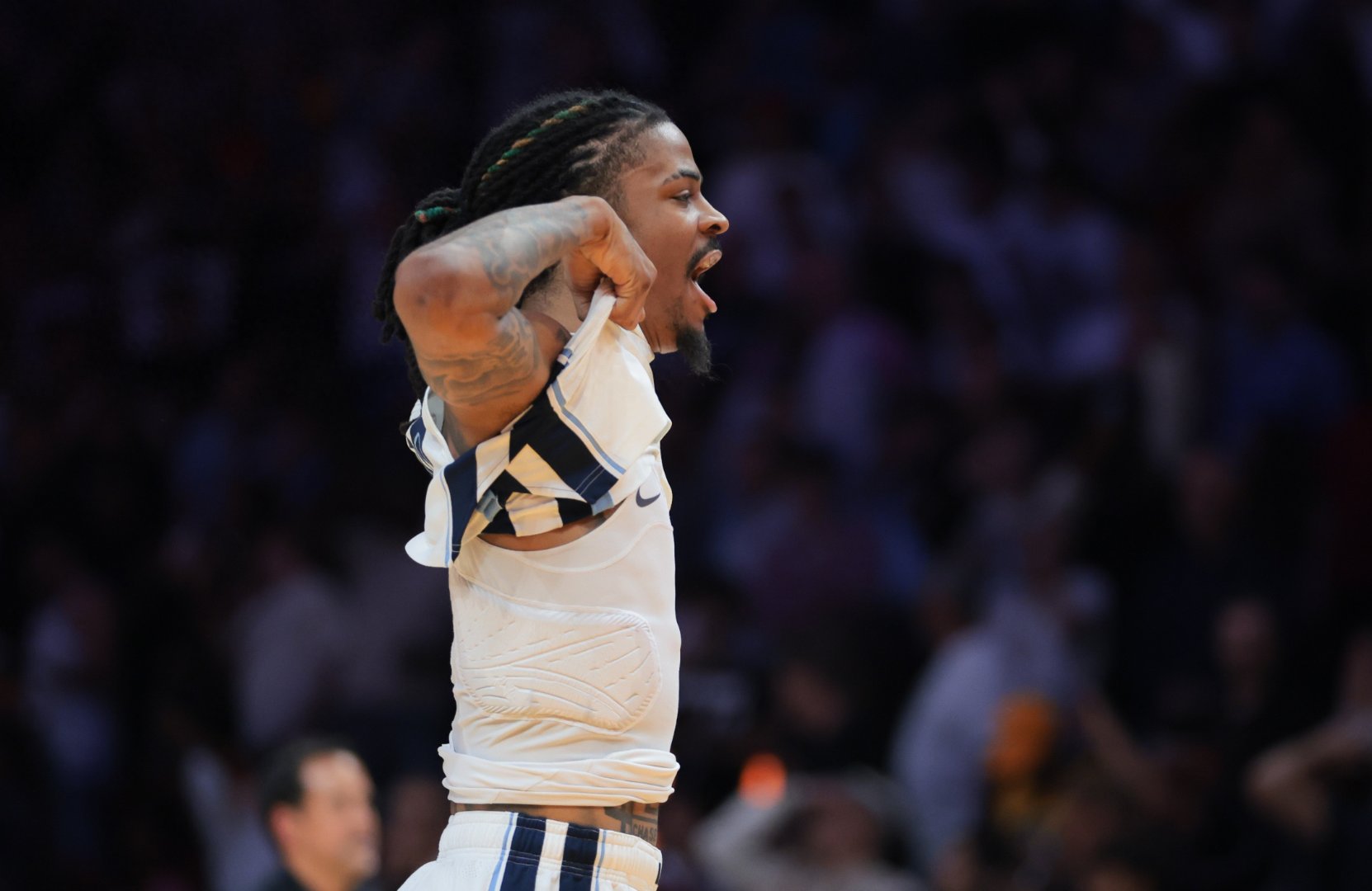 灰熊客场失利，西部季后赛形势堪忧