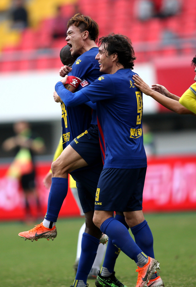 青岛黄海球队夯实基础，为了完美表现而战