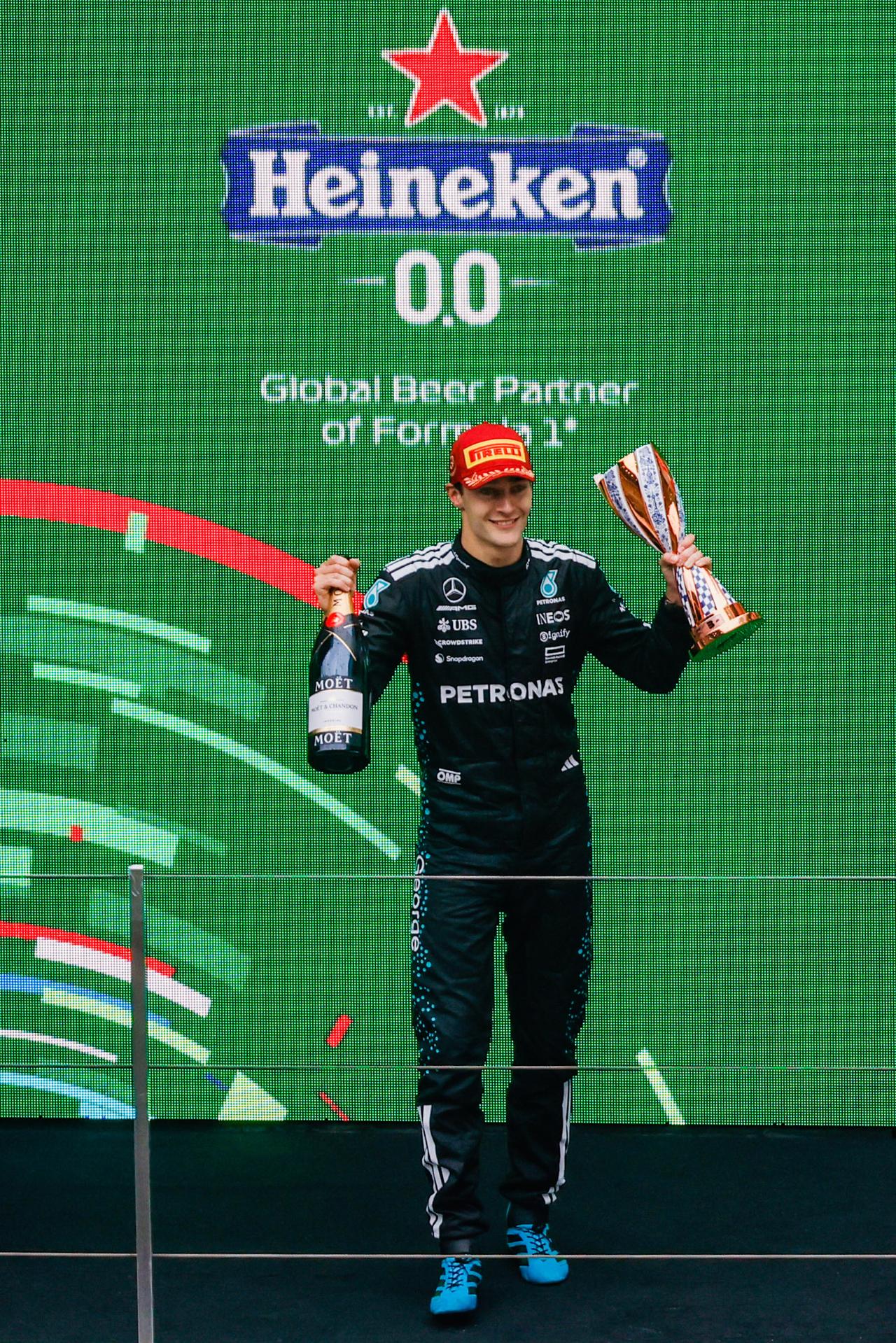 索伯车队完胜梅赛德斯，塞恩斯高光表现的简单介绍