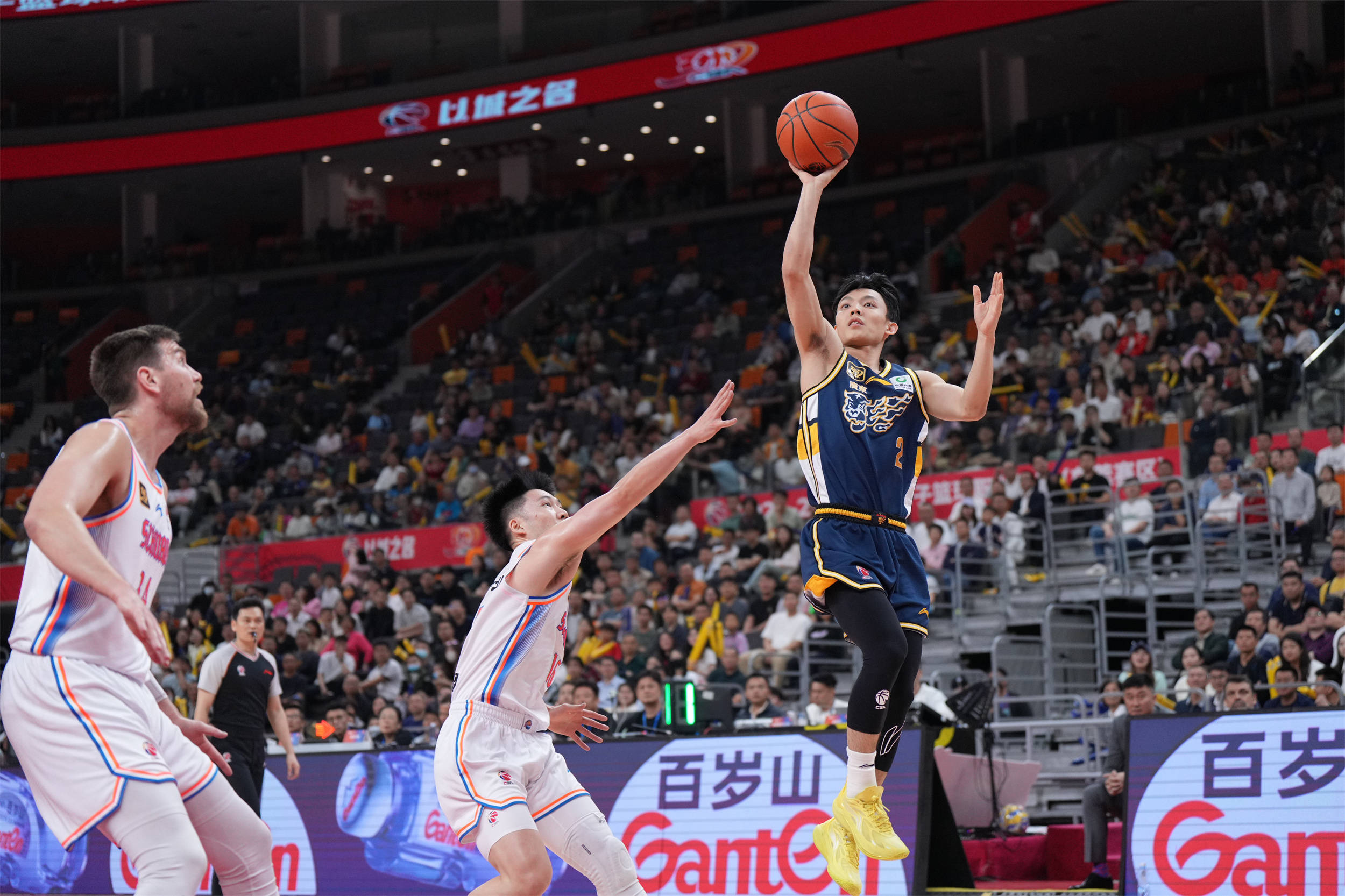 广东队力克吉林队，克莱高光表现