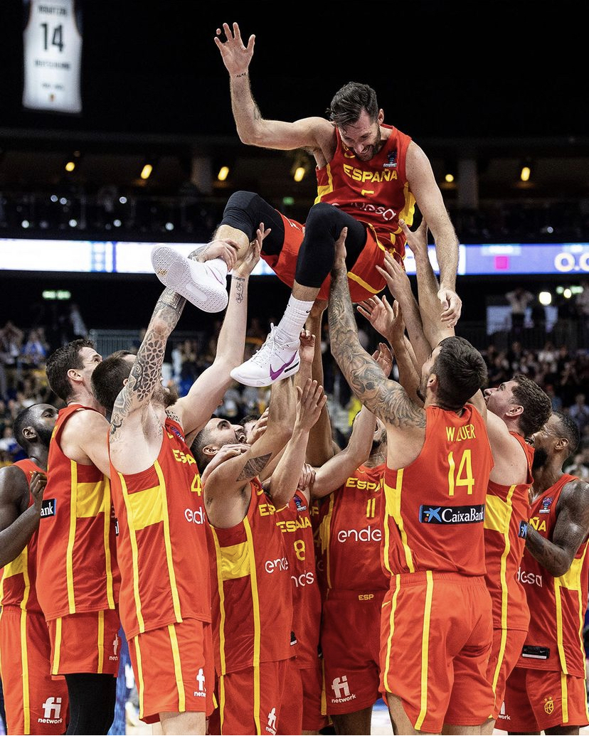 德国男篮强势76人，费沃斯三分雨点燃全场的简单介绍