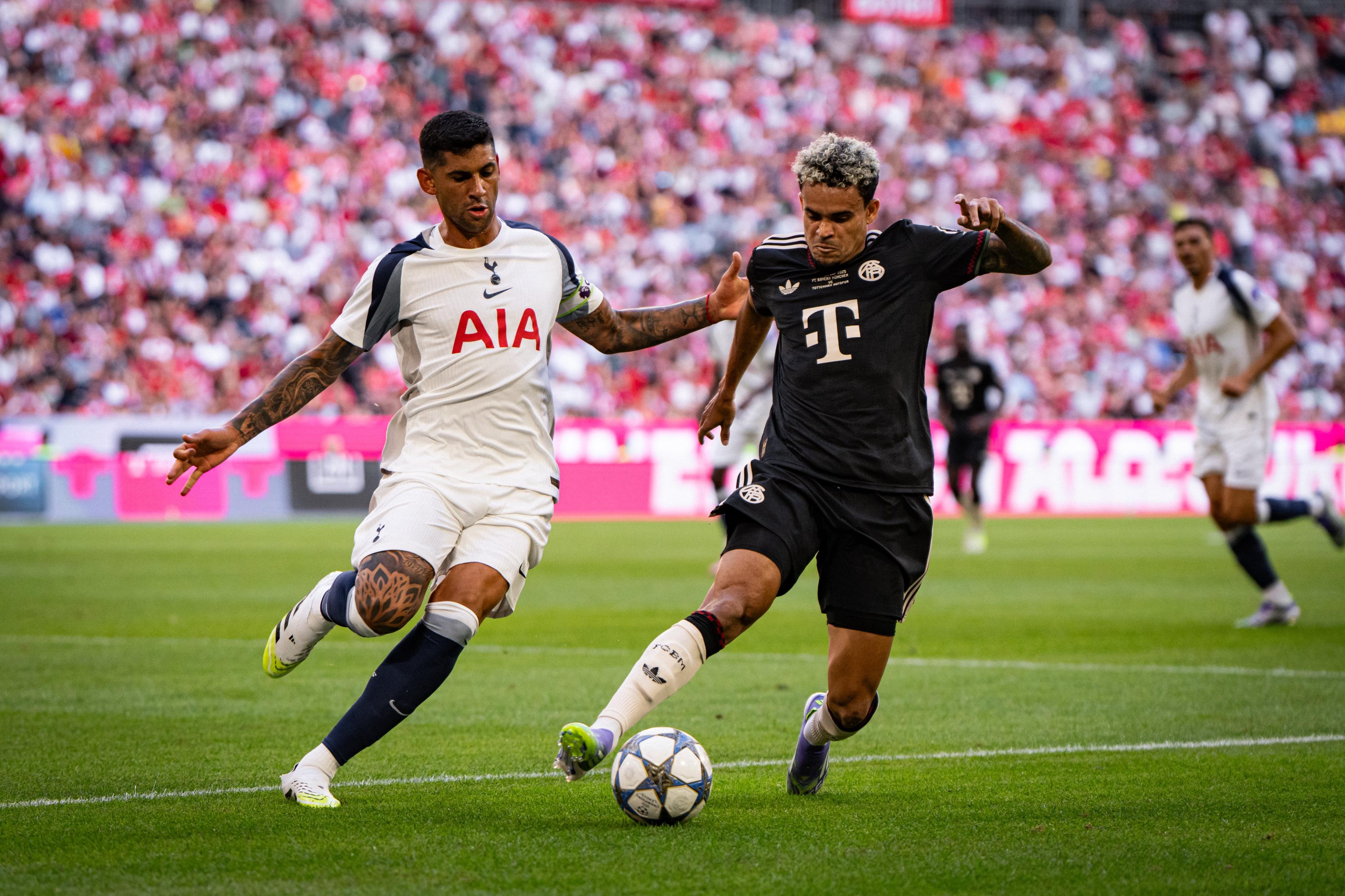 丹麦险胜AC米兰，凯恩点燃赛场