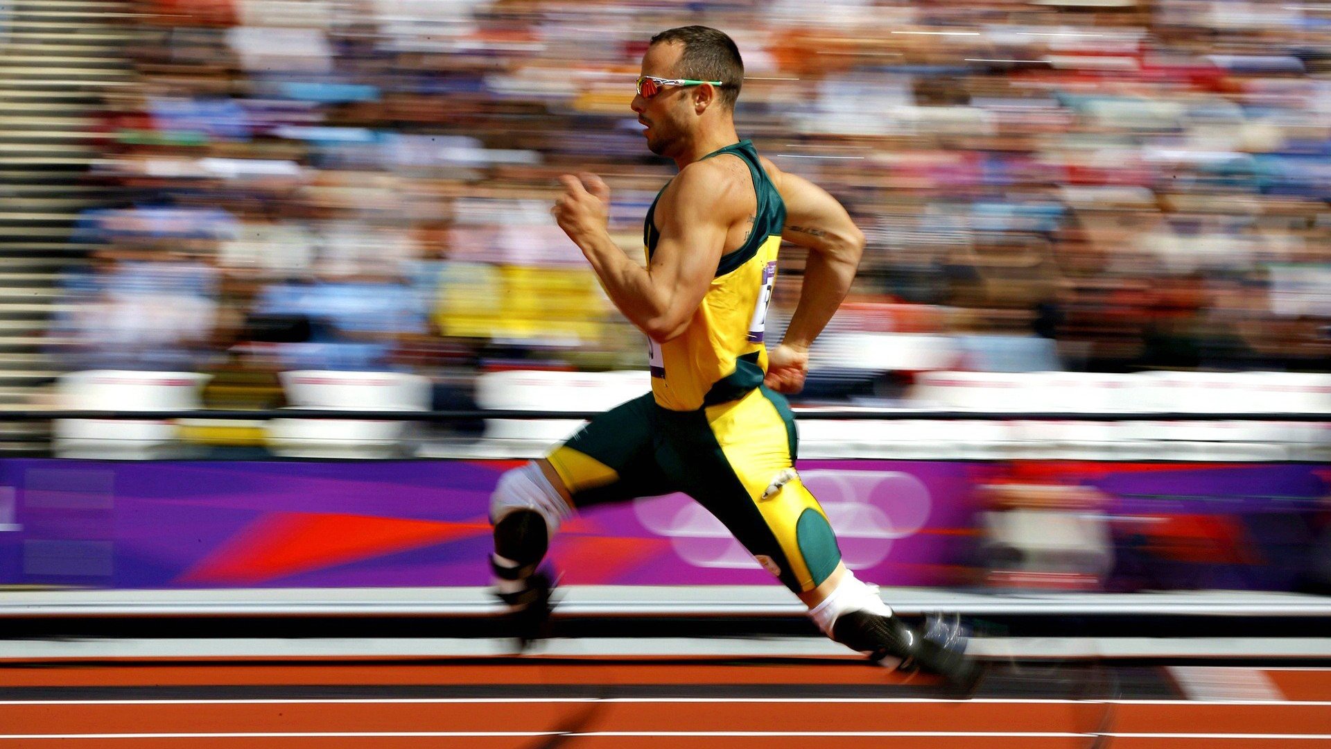 赛道上的唯一性，雷诺车队碾压红牛二队，佩雷兹高光表现背后的战术革命